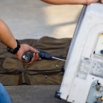 Inżynier geodeta przy inwestycji – {kiedy jego pomoc jest niezbędna